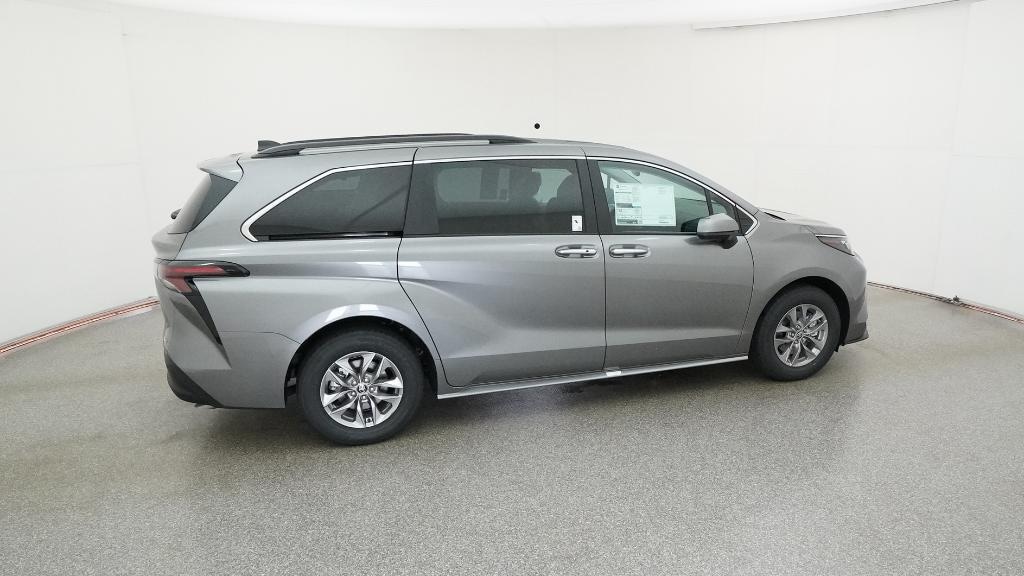 New 2026 Toyota Sienna XLE 8 PASSENGER