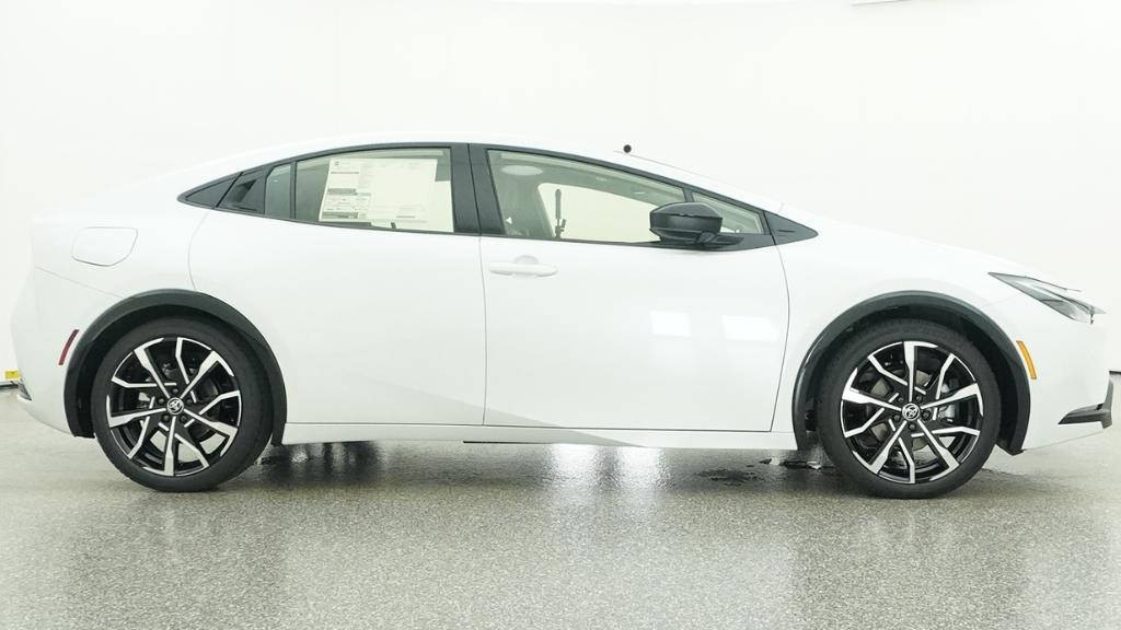 2026 Toyota Prius Plug-in Hybrid XSE - Photo 15