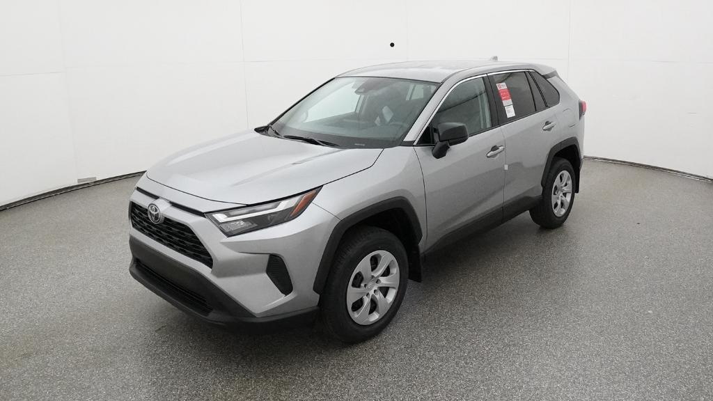 2025 Toyota RAV4 LE's photo