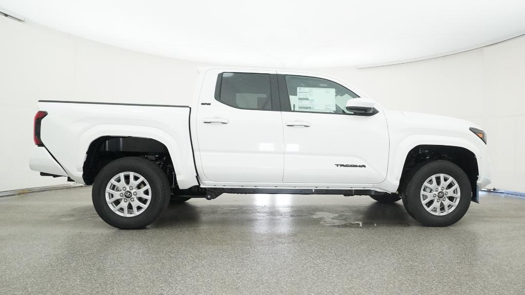 2025 Toyota Tacoma SR5 photo 2