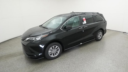 2025 Toyota Sienna XLE 8 PASSENGER