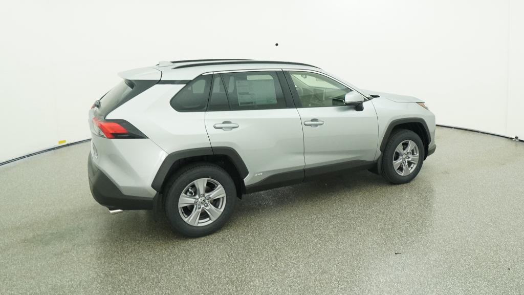 2025 Toyota RAV4 Hybrid XLE photo 2