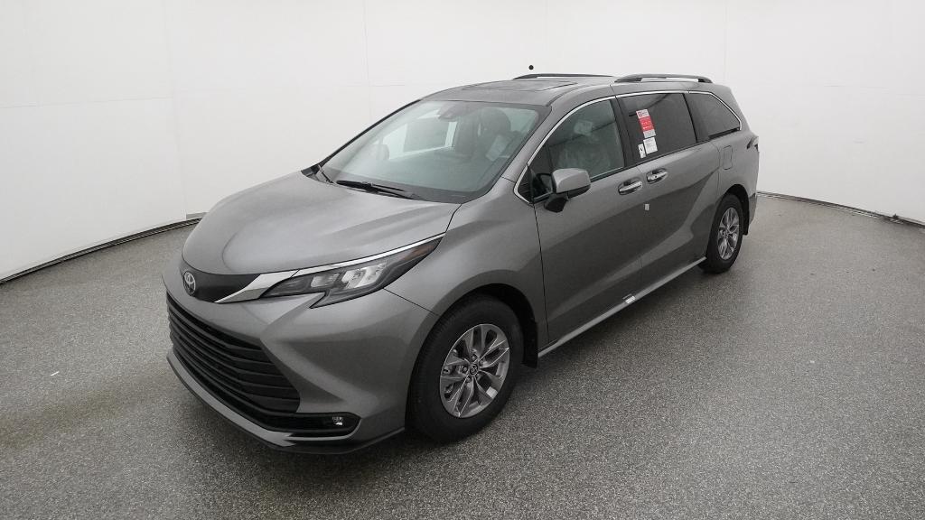2026 Toyota Sienna XLE's photo