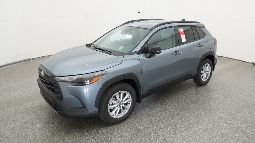 2026 Toyota Corolla Cross LE's photo