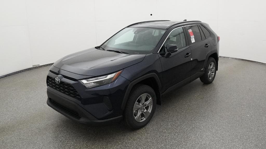 2025 Toyota RAV4 XLE's photo