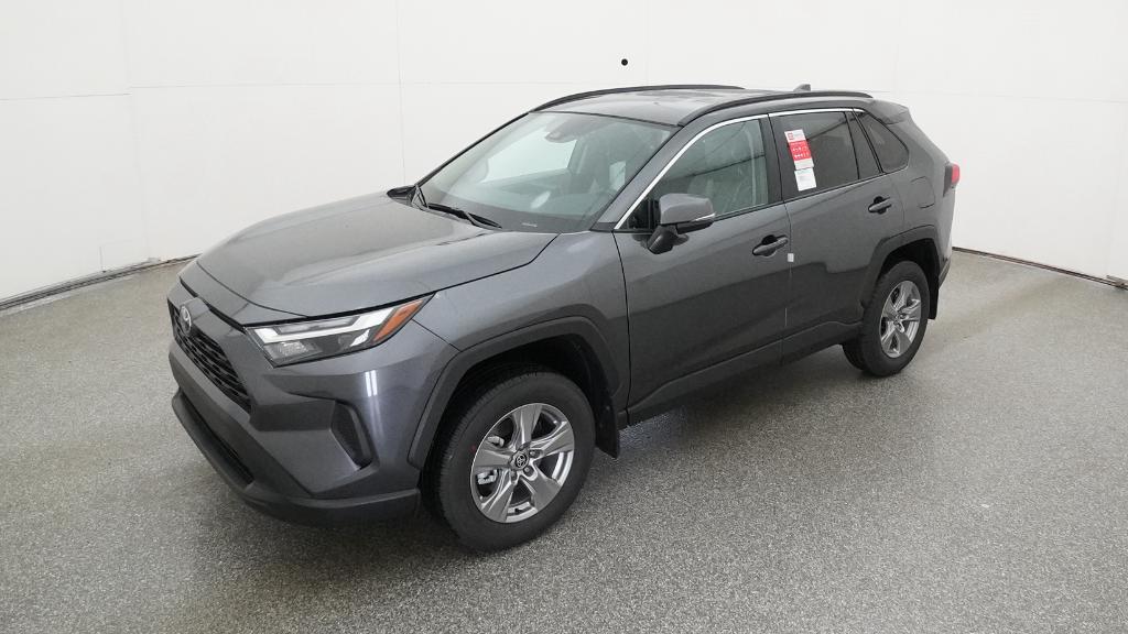 2025 Toyota RAV4 XLE's photo