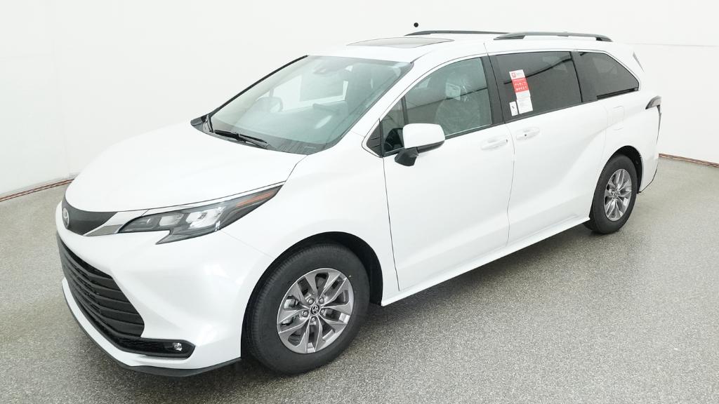 2026 Toyota Sienna XLE 8-Passenger Hybrid FWD's photo