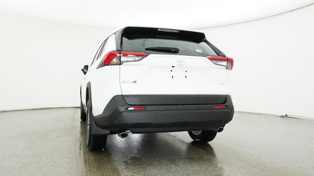 2025 Toyota RAV4 XLE photo 2