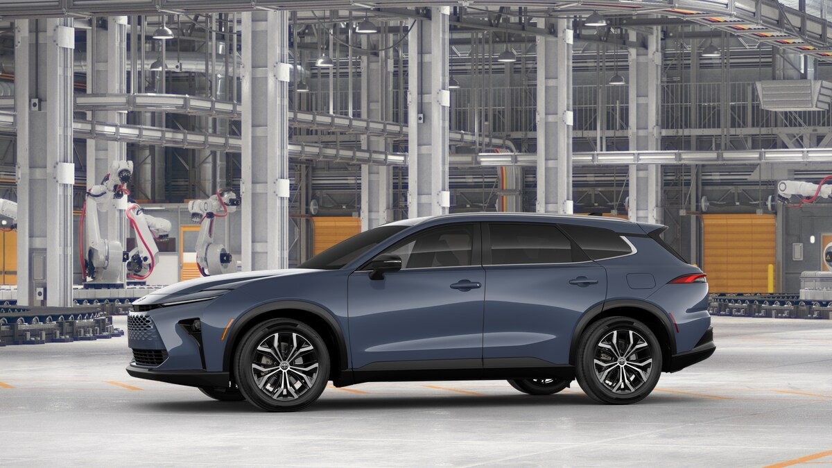 2025 Toyota Crown Signia XLE photo 2