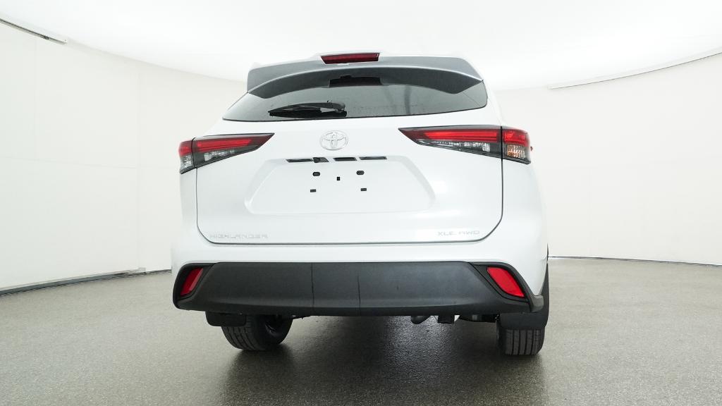 2026 Toyota Highlander XLE photo 3