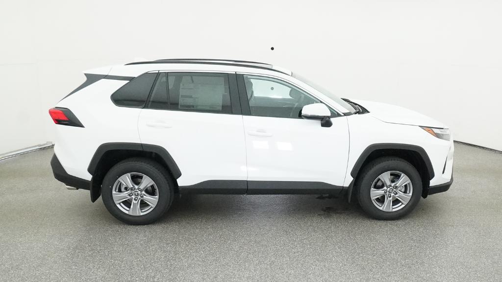 2025 Toyota RAV4 XLE photo 3