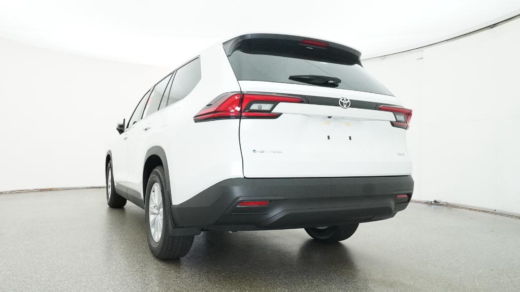 2026 Toyota Highlander Hybrid XLE photo 2