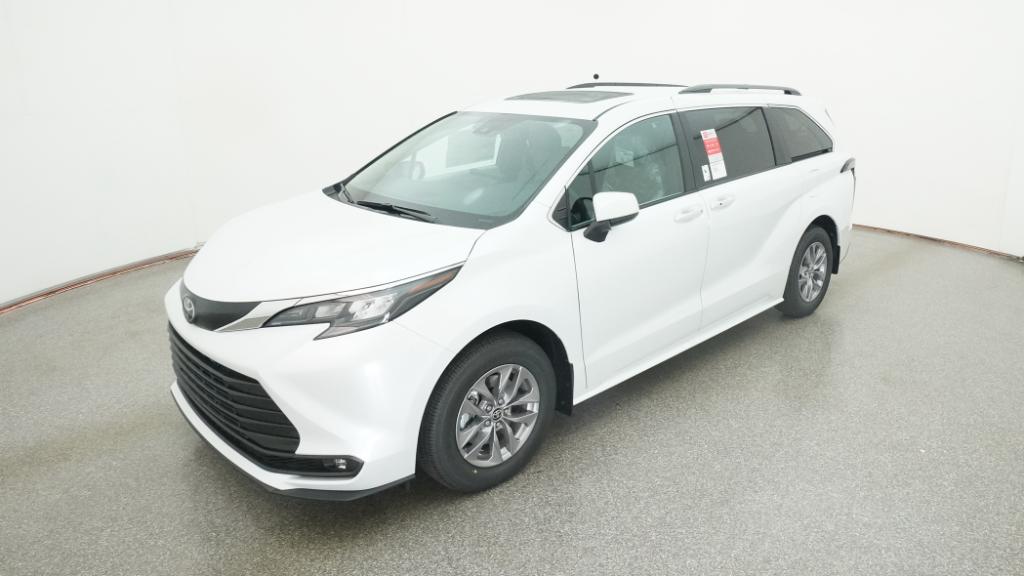2026 Toyota Sienna XLE's photo