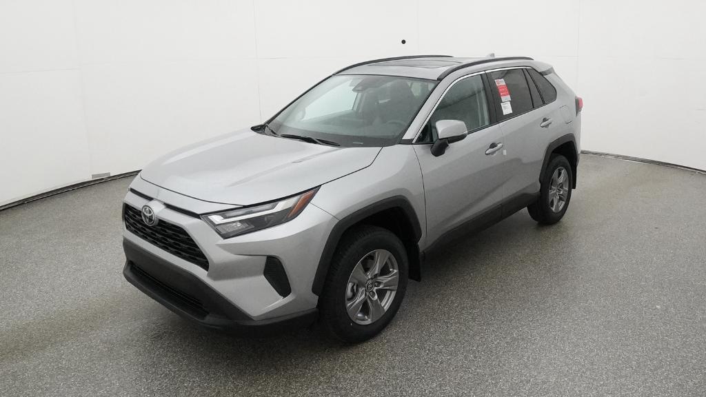 2025 Toyota RAV4 XLE's photo