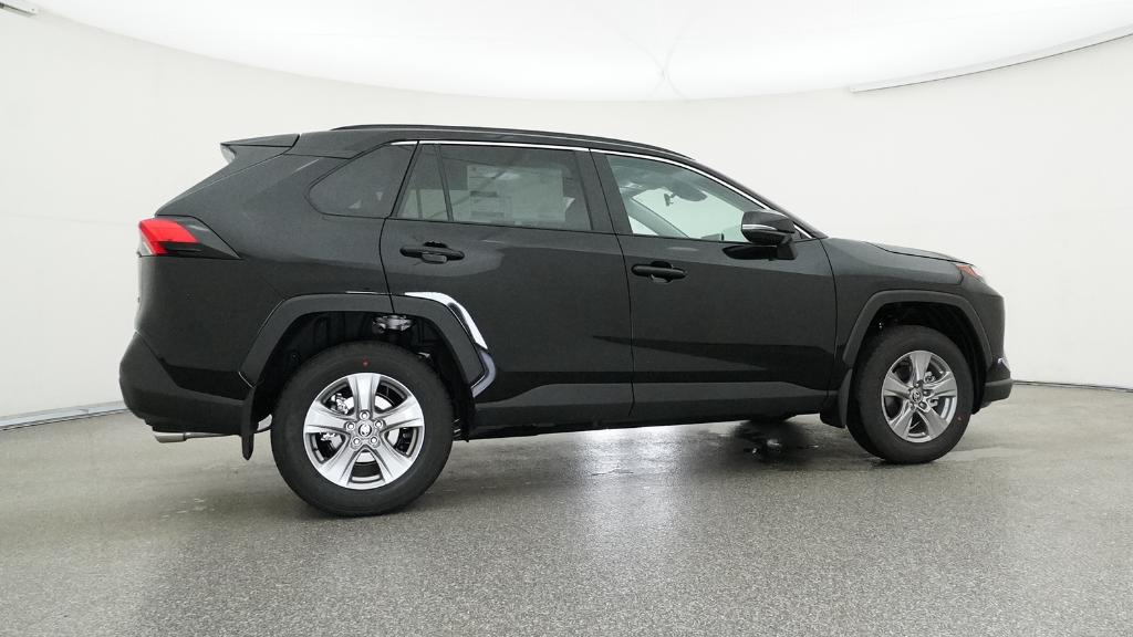 2025 Toyota RAV4 XLE photo 3