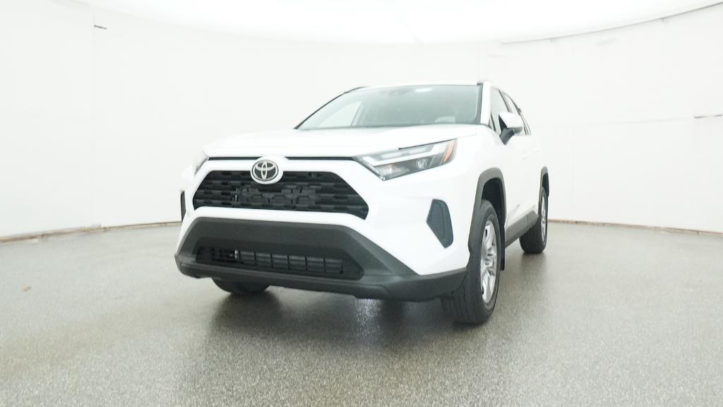 2025 Toyota RAV4 XLE photo 2