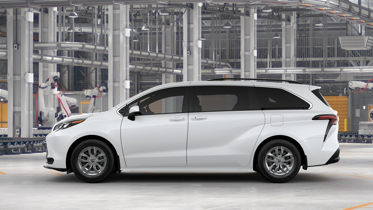 2025 Toyota Sienna LE photo 2