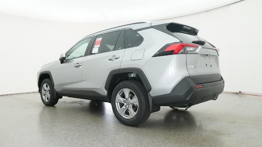 2025 Toyota RAV4 XLE photo 4