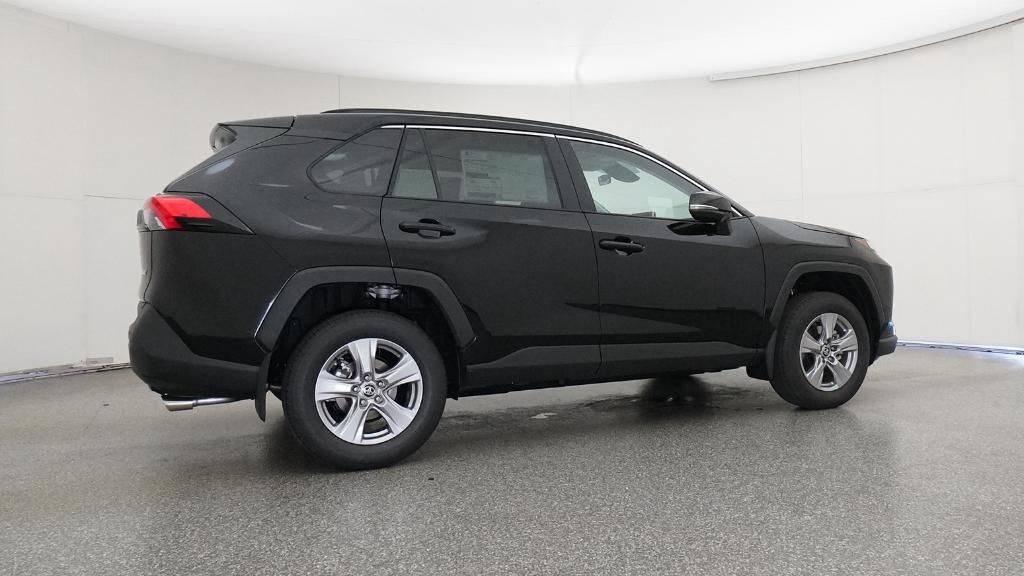 2025 Toyota RAV4 XLE photo 2