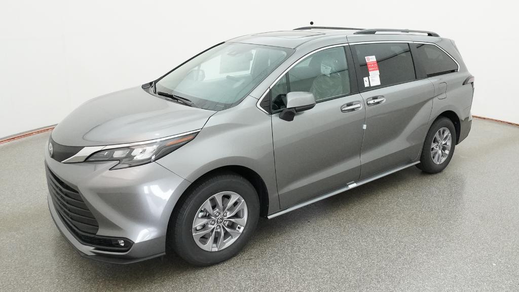 2026 Toyota Sienna XLE 8-Passenger Hybrid FWD's photo