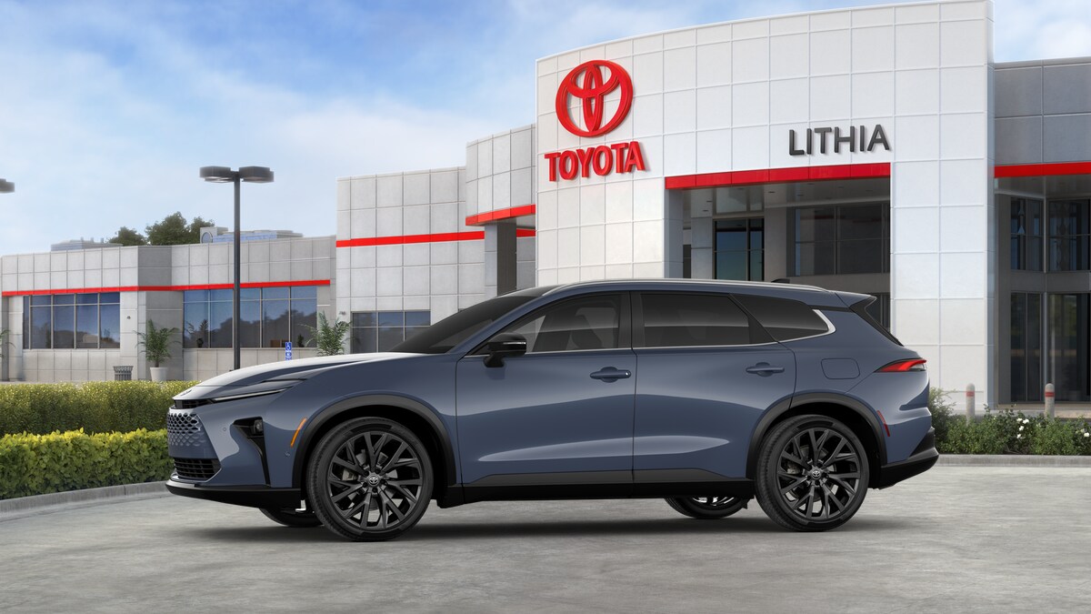 2025 Toyota Crown Signia Limited photo 3