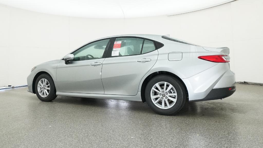 2026 Toyota Camry LE photo 4