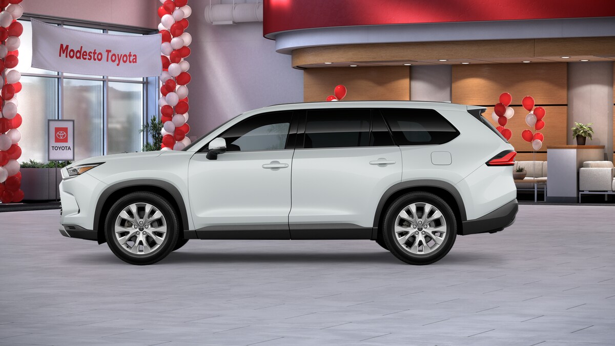 2026 Toyota Highlander Limited Hybrid photo 3