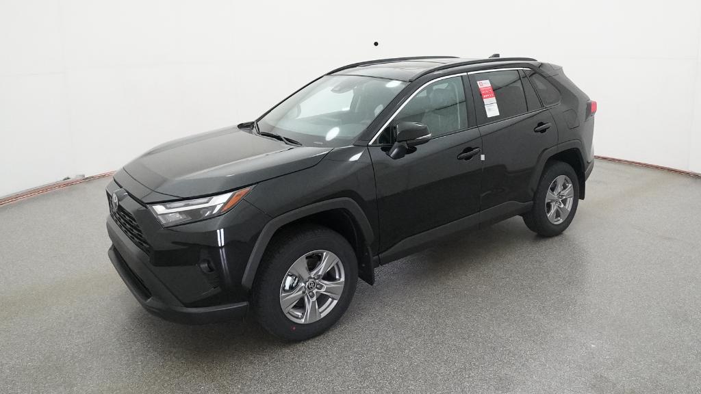 2025 Toyota RAV4 XLE's photo