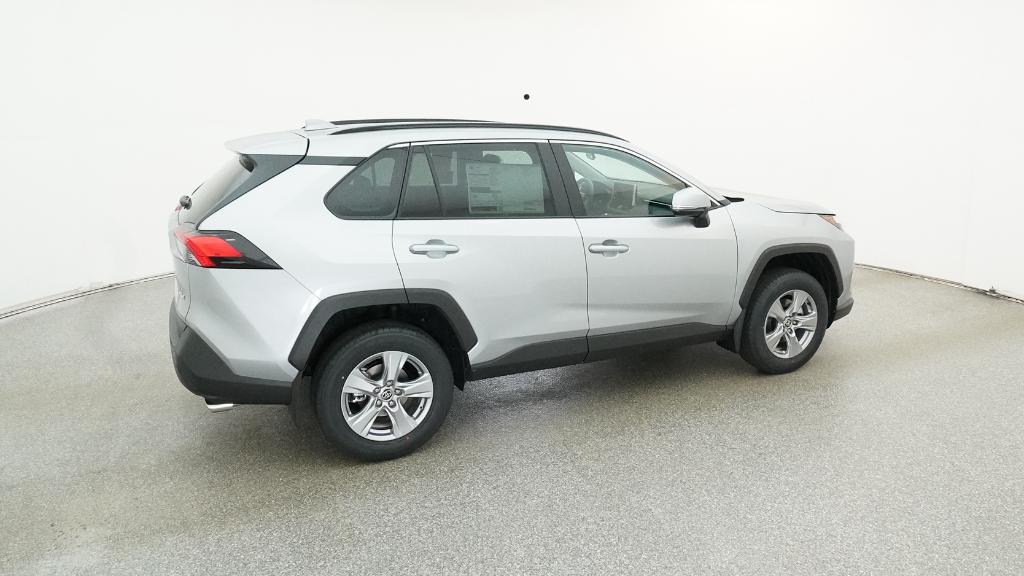 2025 Toyota RAV4 XLE photo 4