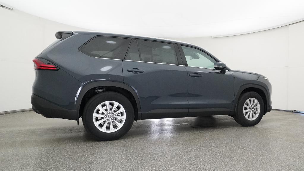 2026 Toyota Highlander XLE Hybrid photo 2