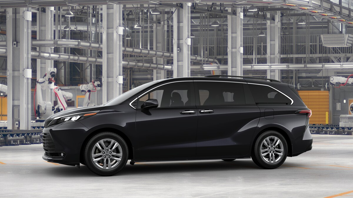2025 Toyota Sienna XLE photo 3