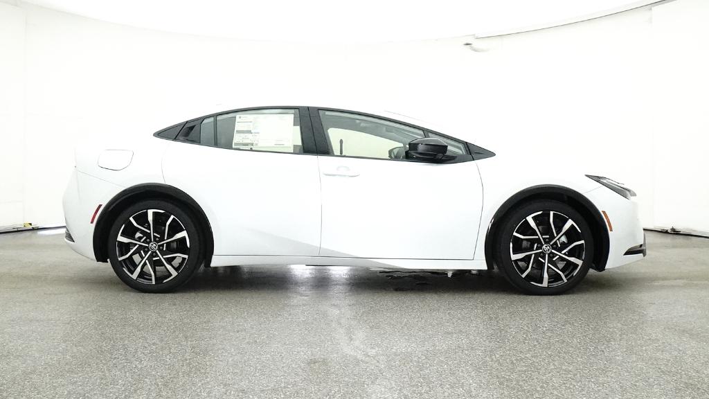 2025 Toyota Prius XSE - Photo 37
