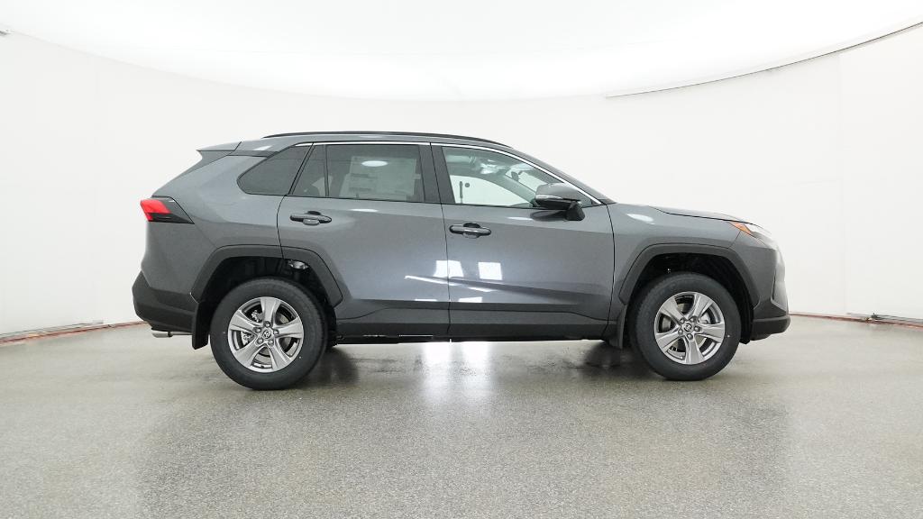 2025 Toyota RAV4 XLE photo 3