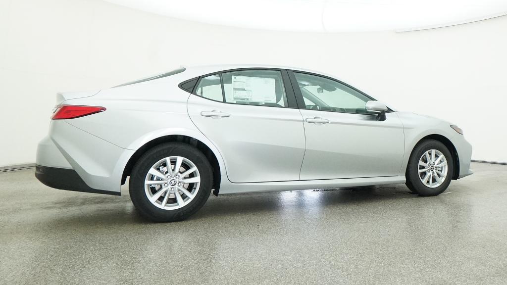 2026 Toyota Camry LE photo 4