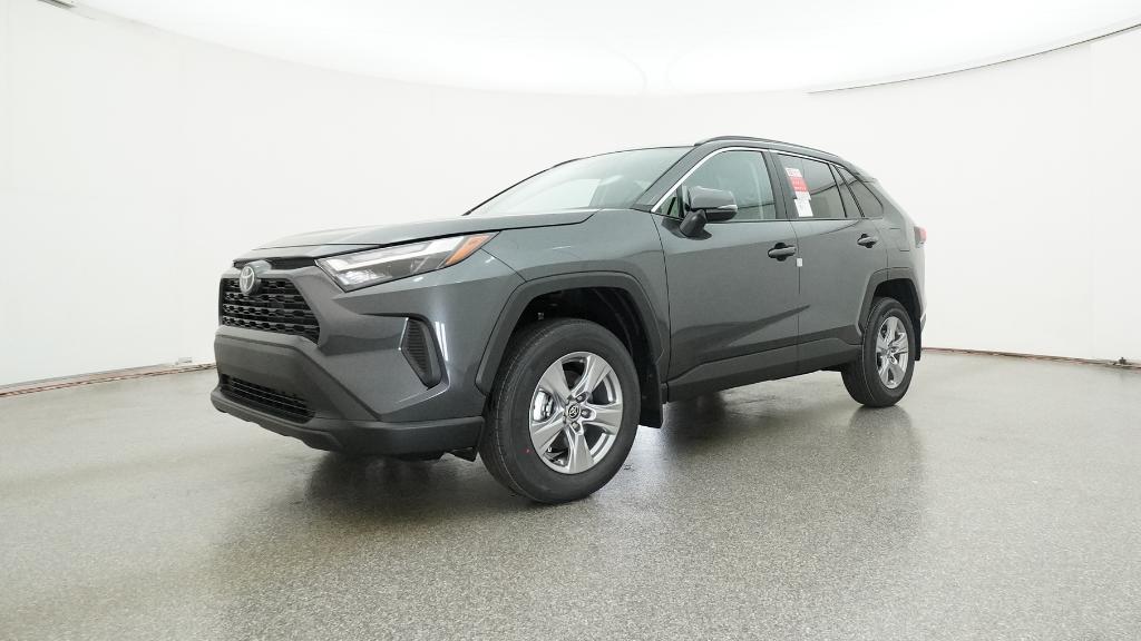 2025 Toyota RAV4 XLE photo 3