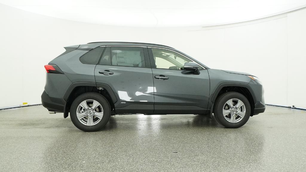 2025 Toyota RAV4 Hybrid XLE photo 2