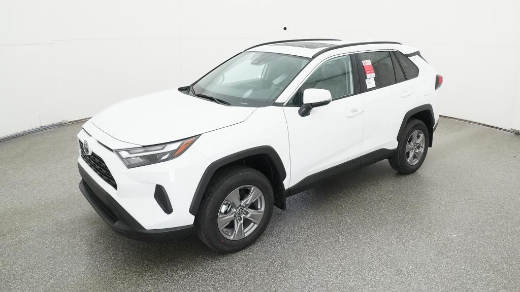 2025 Toyota RAV4 XLE's photo