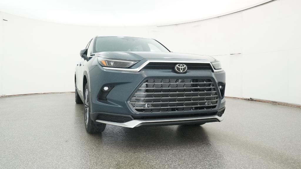 2026 Toyota Highlander Platinum Hybrid photo 3