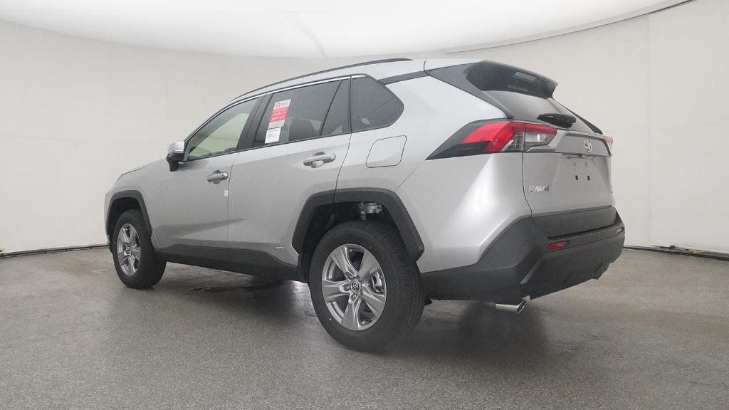2025 Toyota RAV4 Hybrid XLE photo 3