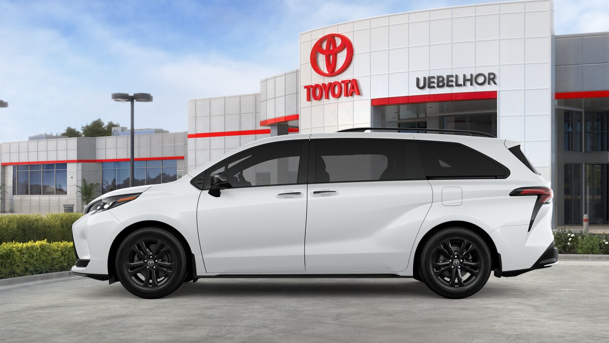 2025 Toyota Sienna XSE photo 3
