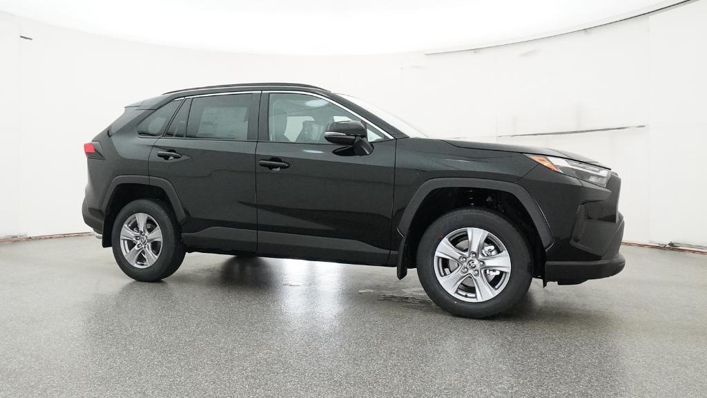 2025 Toyota RAV4 XLE photo 3