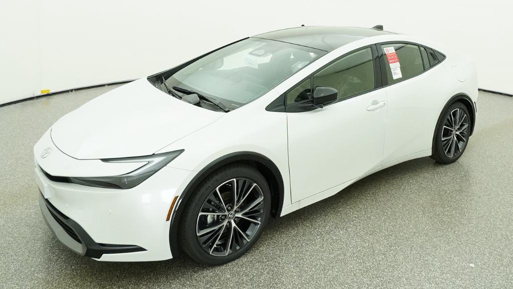 2026 Toyota Prius XLE FWD's photo