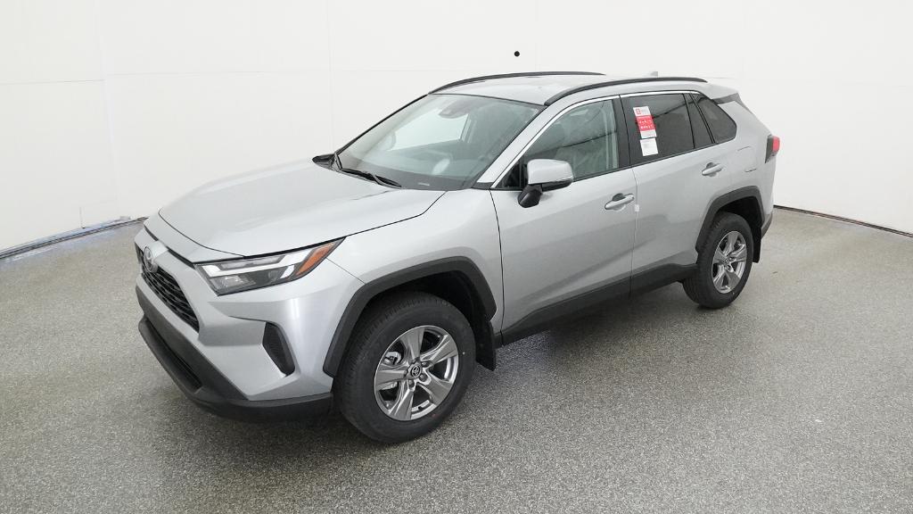 2025 Toyota RAV4 XLE's photo