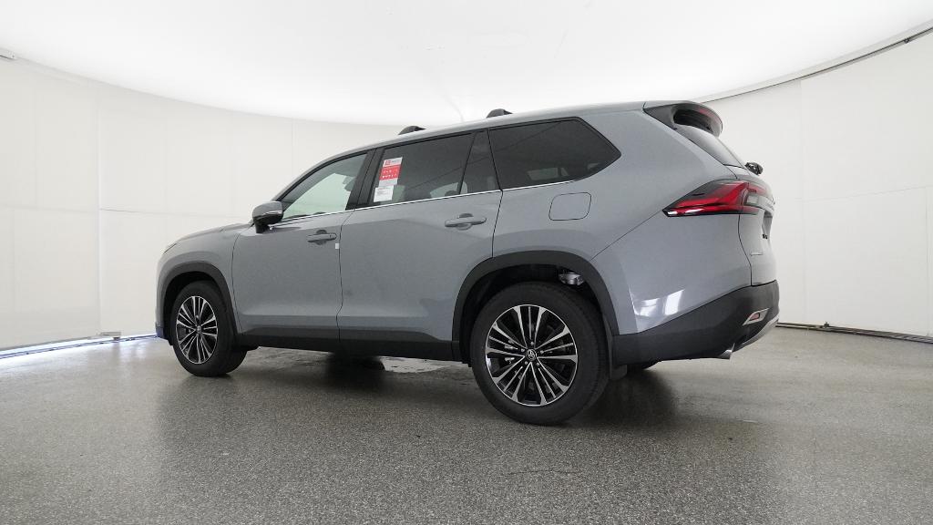 2026 Toyota Highlander Hybrid Platinum photo 3