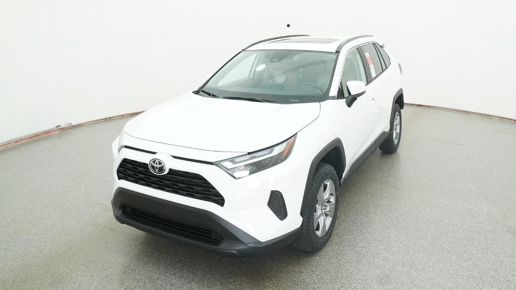 2025 Toyota RAV4 XLE photo 4