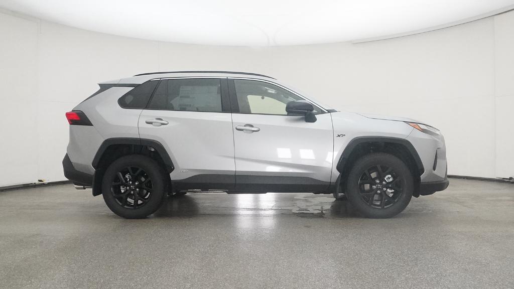2025 Toyota RAV4 Hybrid LE photo 2