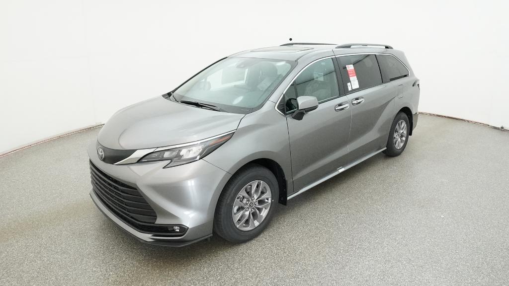 2026 Toyota Sienna XLE's photo