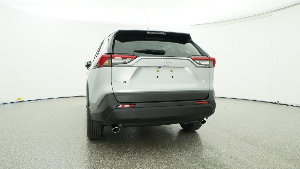 2025 Toyota RAV4 XLE photo 2