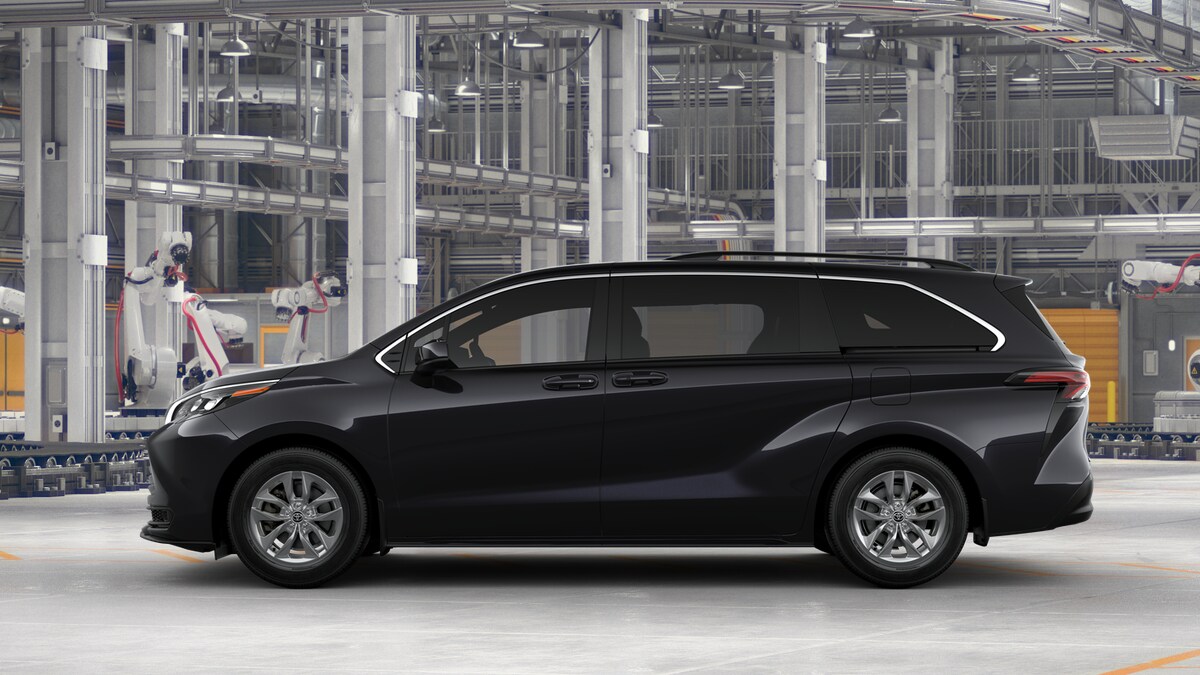 2025 Toyota Sienna LE photo 4