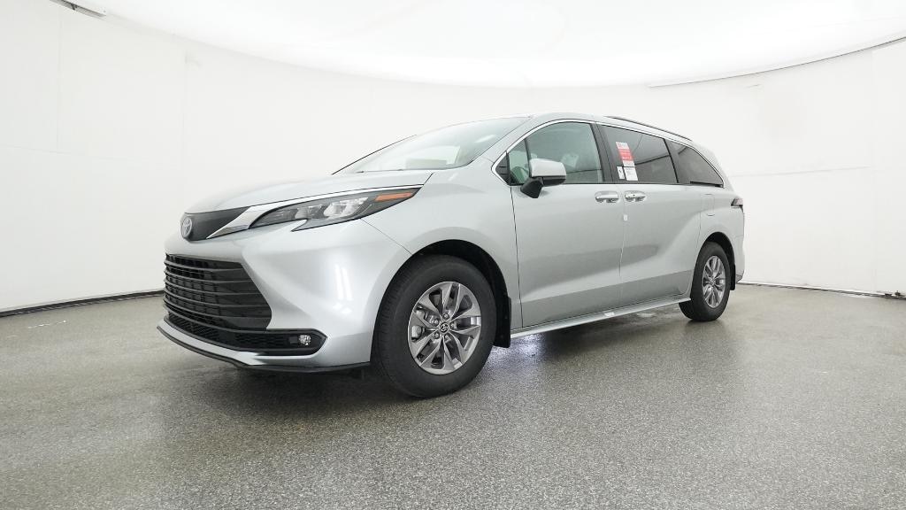 New 2025 Toyota Sienna XLE 8 PASSENGER